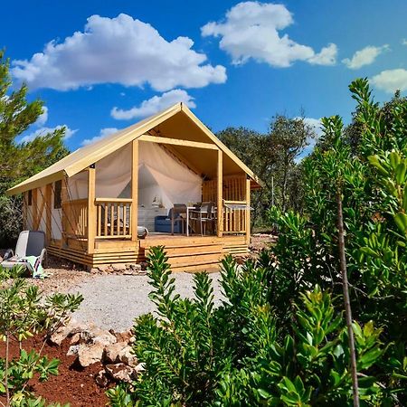 فندق زادارفي  Glamping Ugljan المظهر الخارجي الصورة